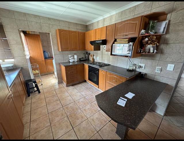 3 BEDROOM TOWNHOUSE FOR SALE IN GLEN MARAIS